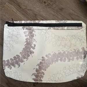 Aloha Collection Puakenikeni Mid Pouch Rose Gold